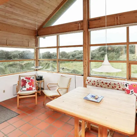 Three-bedroom Holiday In 13