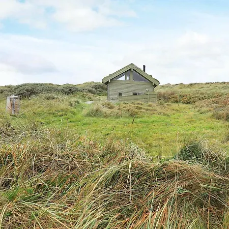 Three-bedroom Holiday In 13 *