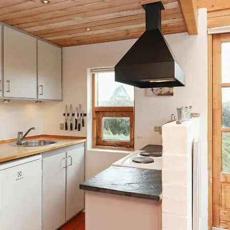 Three-bedroom Holiday In 13