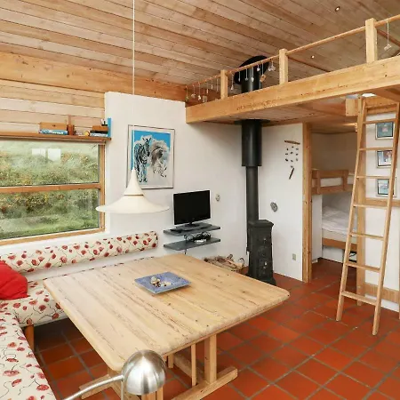 Three-bedroom Holiday In 13 *